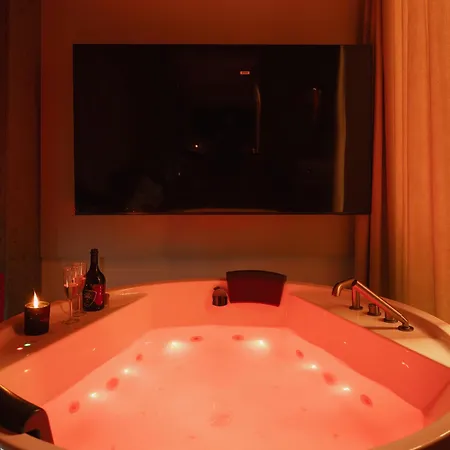 Scarlet Jacuzzi By Sofija
